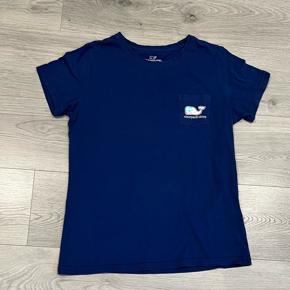 Vineyard Vines size small use blue and pink flag whale